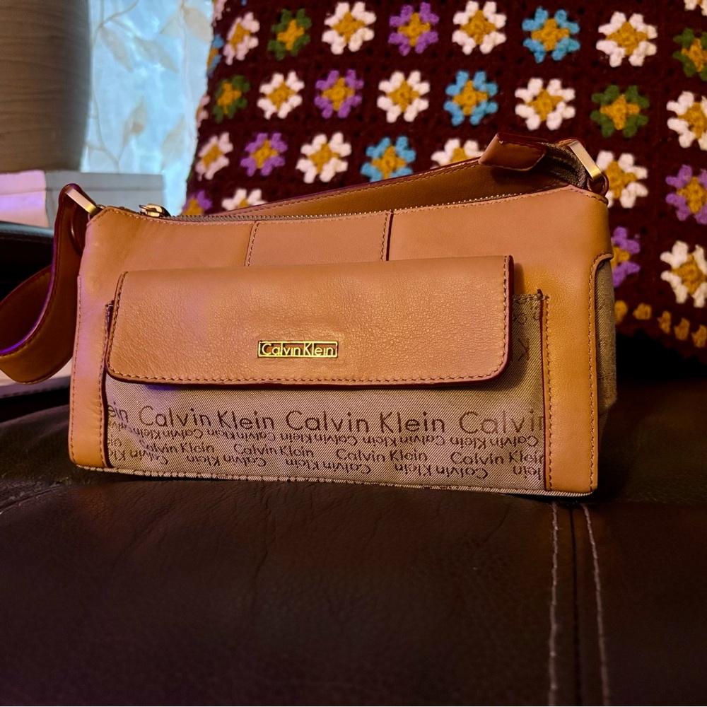 Calvin Klein, shoulder bag.